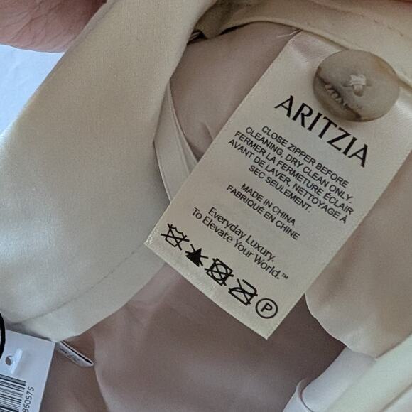 NWT Babaton Bureau Matte Pearl Mid-rise Wool Twill Pleated Mini Shorts, size 2 - Picture 7 of 7